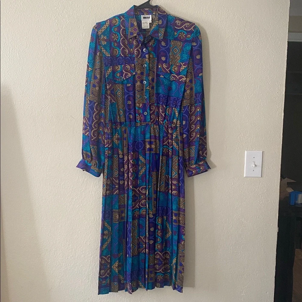 VINTAGE Leslie Fay Beautiful Purple and Teal Long Sleeve Printed Pleated Dress - Picture 3 of 12
